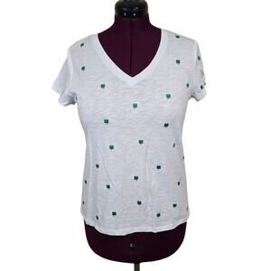 Women's Britay White Green Embroidered 4 Leaf Clovers Shamrock Tee | Size Medium